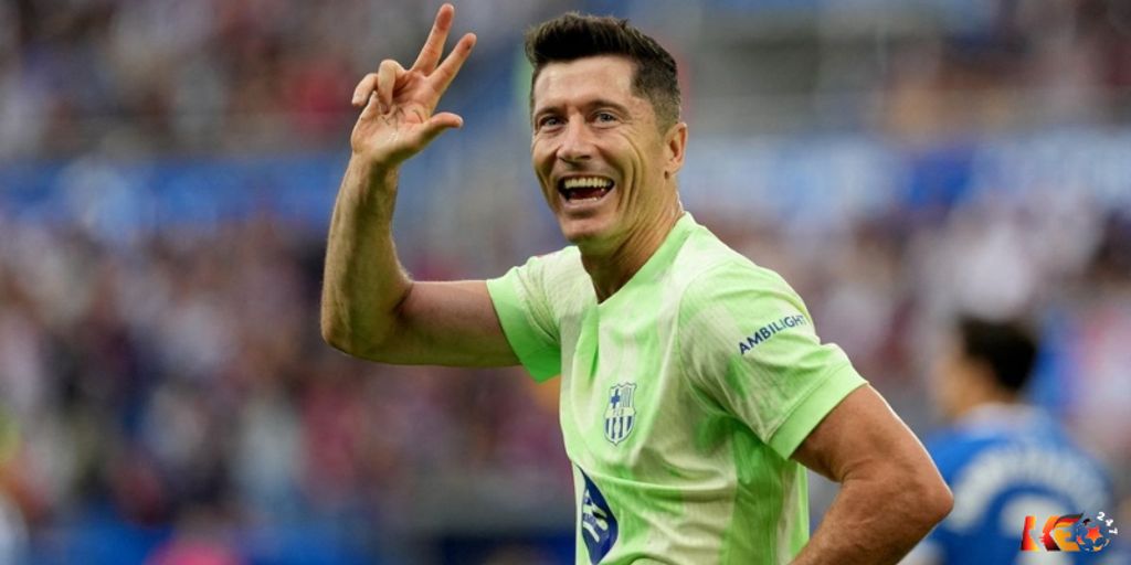 Lewandowski tươi cười rạng rỡ trong ngày có được hattrick  | Keolive247